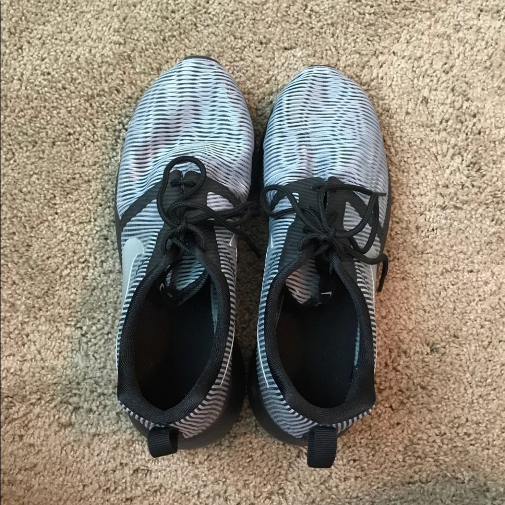 Nike Tennis Shoes